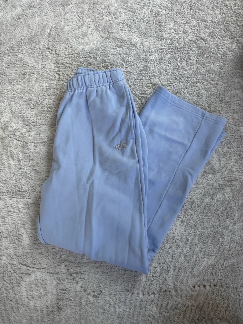 NEW - Alo Accolade Straight leg sweatpants, Light Blue, Medium - Picture 10 of 10